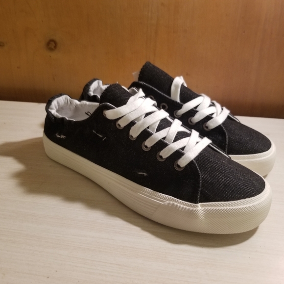 Babaya Slip Ons - Picture 5 of 6